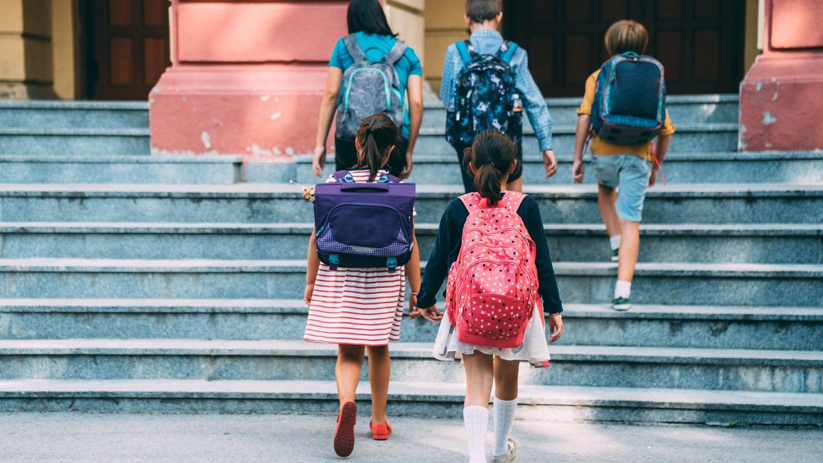 Niños volviendo a clase