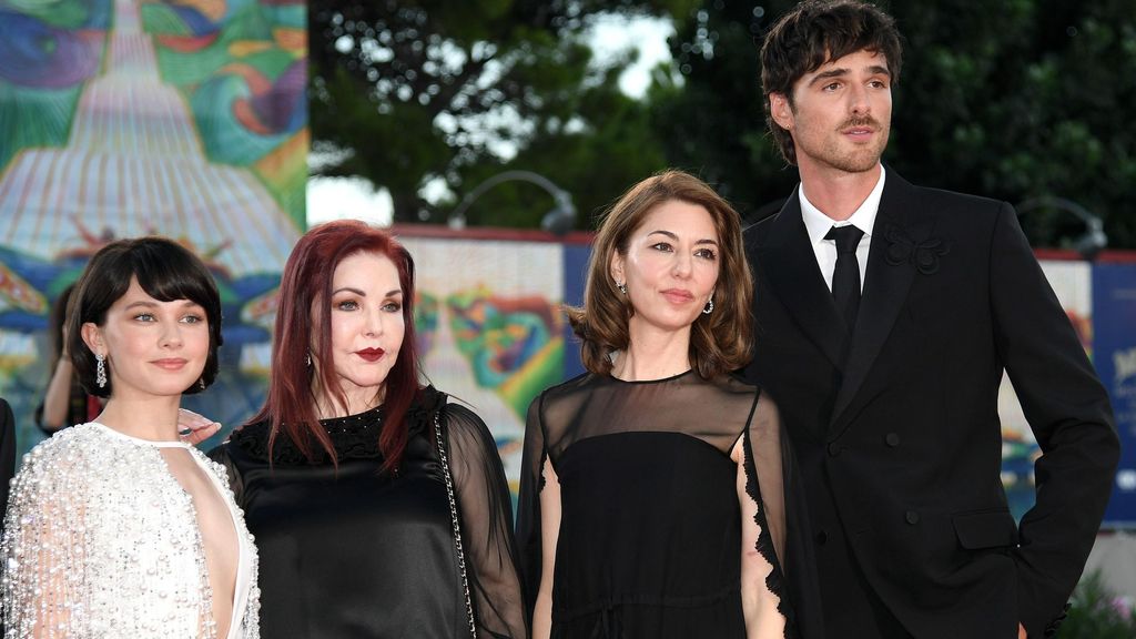 Sofia Coppola, junto a Priscilla Presley y los dos protagonistas de su nueva película