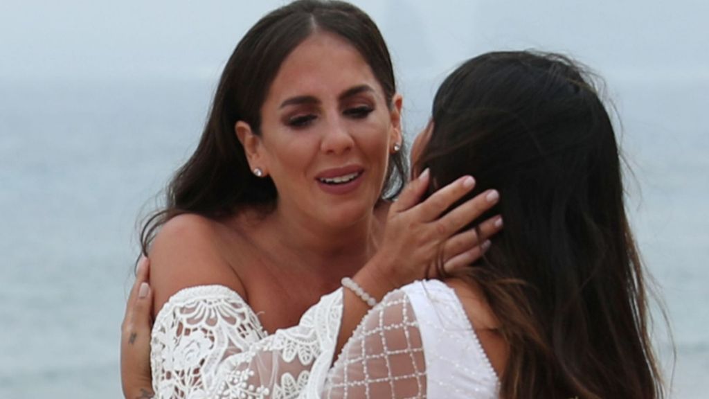 Anabel Pantoja se emocionó al escuchar el discurso de su prima Isa en su boda