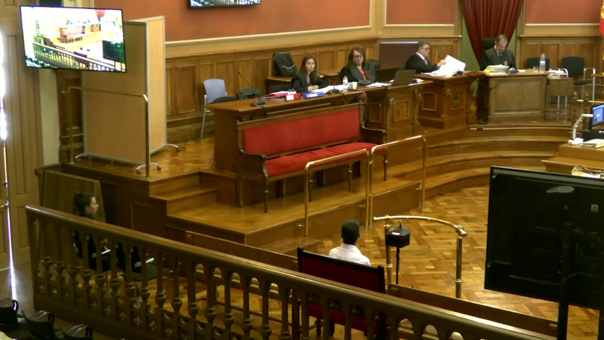 El acusado, durante su declaración en el juicio por el asesinato de su exmujer El acusado, durante su declaración en el juicio por el asesinato de su exmujer