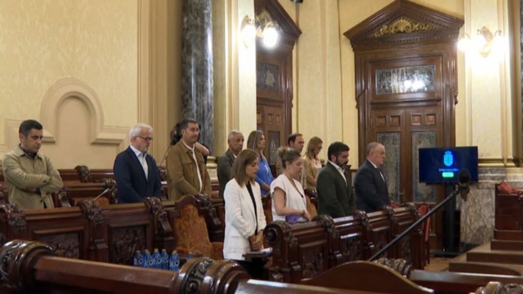 28 minutos de silencio en el Ayuntamiento de A Coruña, uno por cada víctima de la violencia machista en España