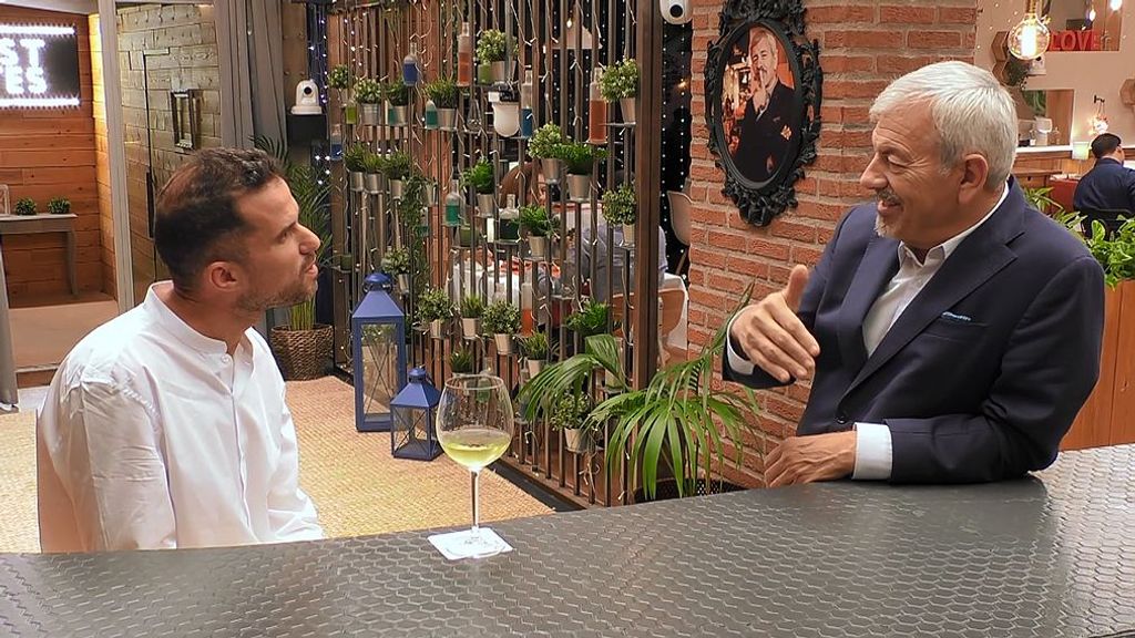 Carlos Sobera, en shock ante el número de conquistas de un soltero de ‘First Dates’: “Has marcado un hito”