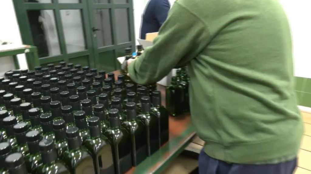 El aceite de oliva, más barato en el extranjero: OCU exige al Ejecutivo que vigile