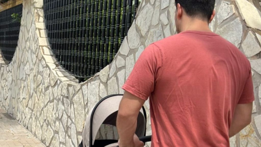 El increíble carrito de paseo personalizado del pequeño Noah