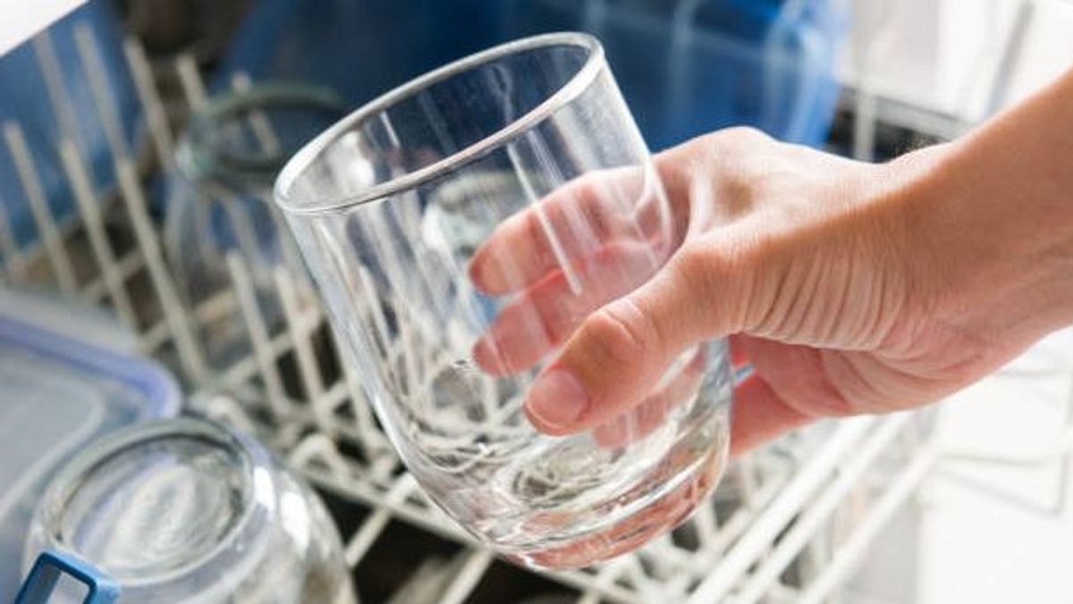 Los vasos de cristal pueden pasar de cristalinos a blanquecinos por diferentes motivos Los vasos de cristal pueden pasar de cristalinos a blanquecinos por diferentes motivos