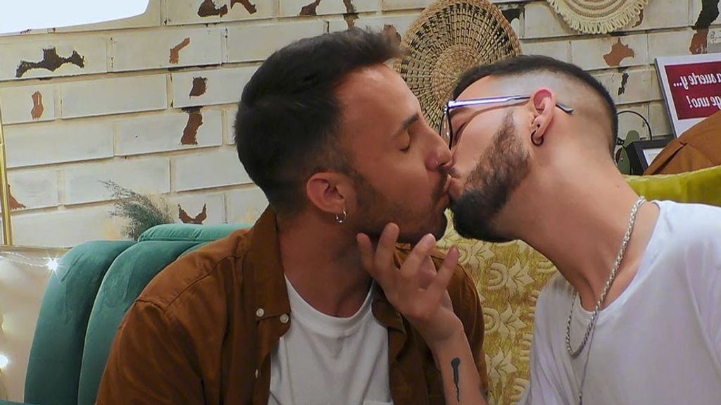 Santi y Alberto durante su cita en 'First Dates'