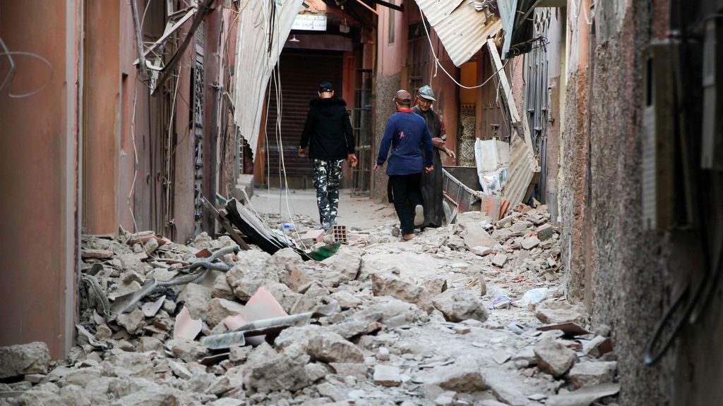 Destrozos en una calle de Marrakech como consecuencia del terremoto en Marruecos
