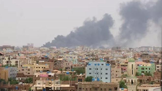 Al menos 46 civiles mueren en un bombardeo aéreo sobre un mercado en Jartum, Sudán