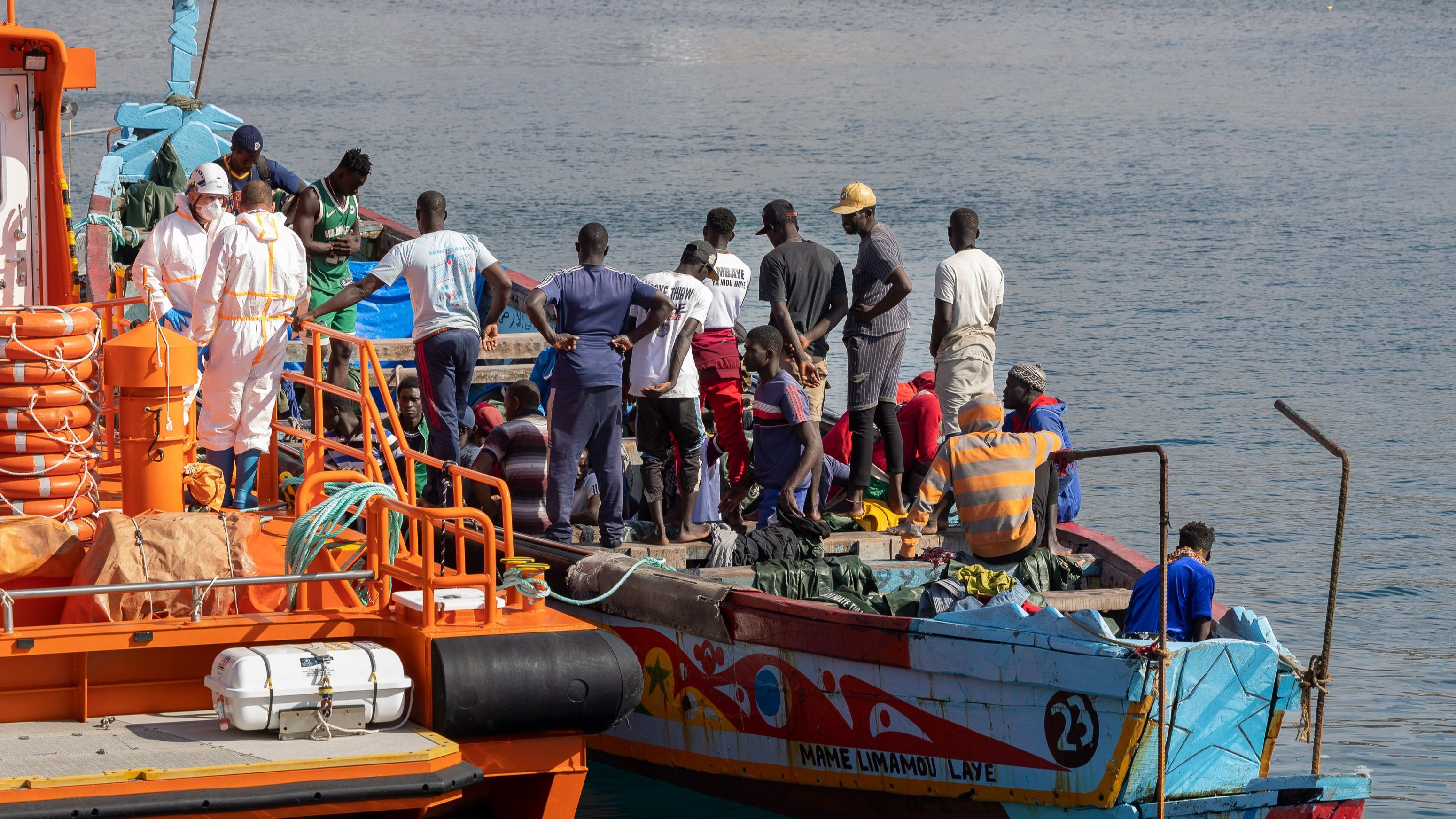 La emergencia humanitaria en la ruta canaria deja 652 nuevos rescates, récord anual