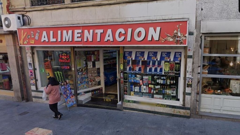 Detienen a los dueños de una tienda en Lavapiés por propinarle una paliza a un ladrón