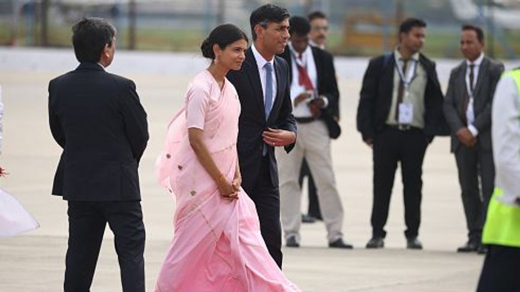 El primer ministro británico, Rishi Sunak, y su esposa Akshata Murthy