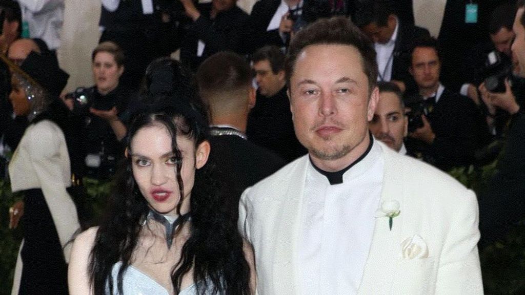 Elon Musk y la cantante Grimes