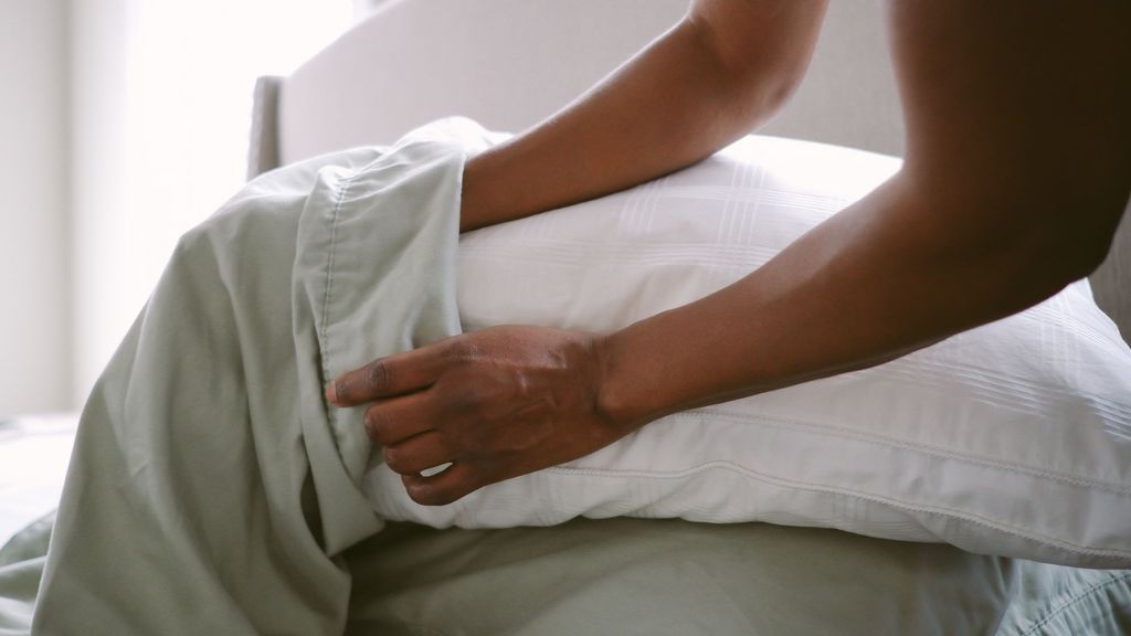 La sudoración excesiva es muy notoria especialmente en las almohadas.