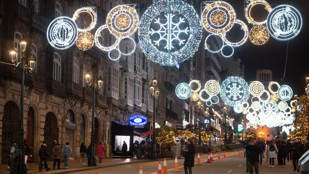Luces navideñas en el centro de Vigo, en diciembre de 2022