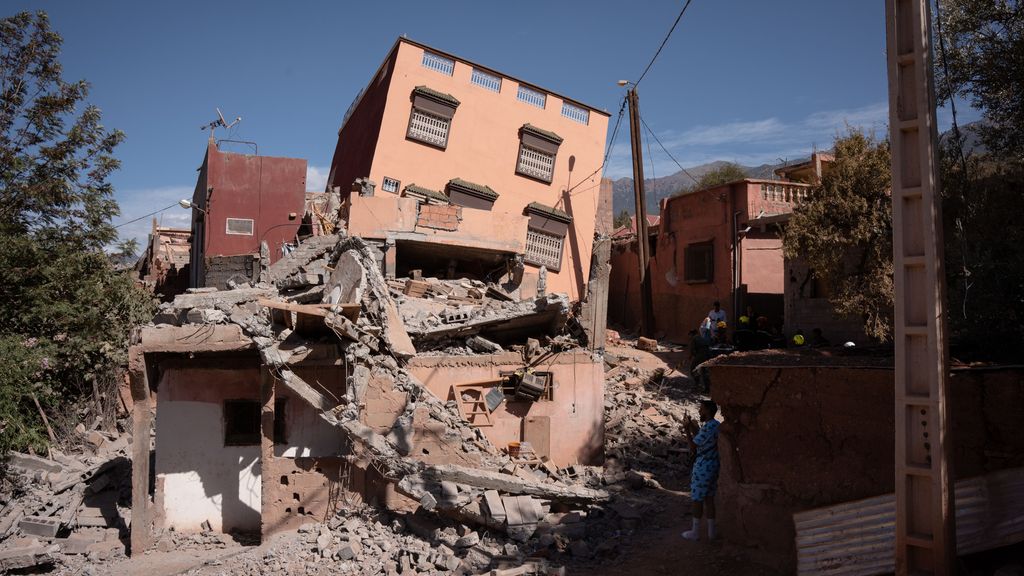 Testigos del terremoto, a su regreso de Marruecos: "Conocí a una profesora con todos sus alumnos muertos"