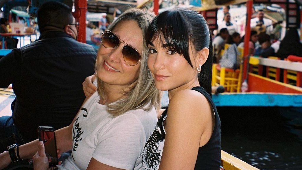 Aitana Ocaña y su madre