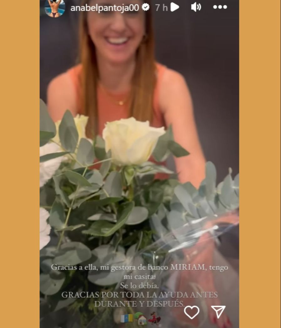 Anabel Pantoja sorprende a su gestora con un ramo de flores