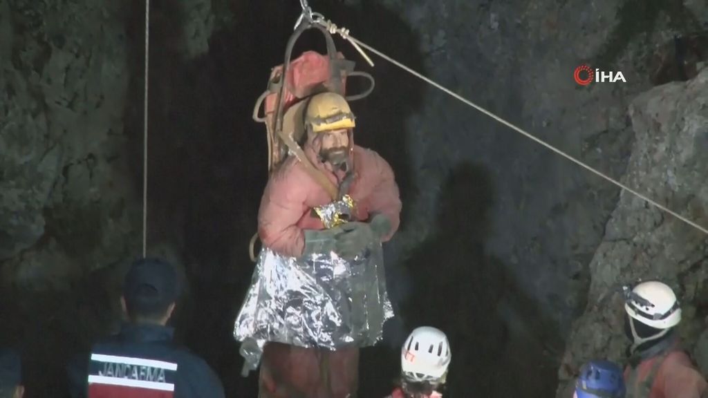 AP 4453070 Turkey US Cave Rescue 0  fcdda.mp4.mxf frame 986
