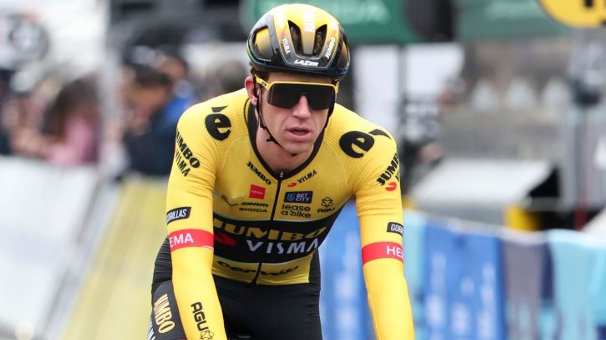 Nathan Van Hooydonck, ciclista del Jumbo, en estado grave tras sufrir un infarto y chocar con cuatro coches