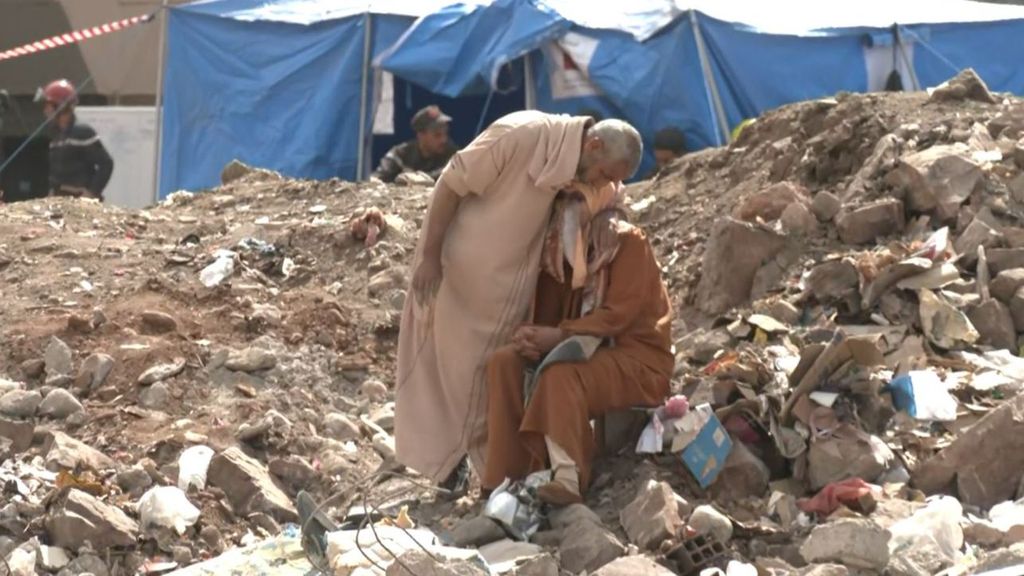 Talat N'Yaaqoub, el campo base de los rescatistas en Marruecos: cientos de personas, bajo escombros