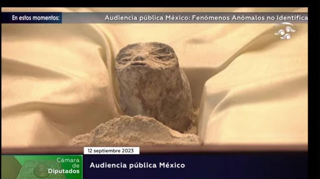 El Congreso de México expone dos cuerpos "no humanos" y exige que se reconozca la vida extraterrestre