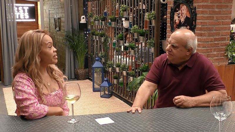 Una Soltera Se Lanza A Los Brazos De Carlos Sobera Y No Deja Que Se Le Escape En ‘first Dates 6748