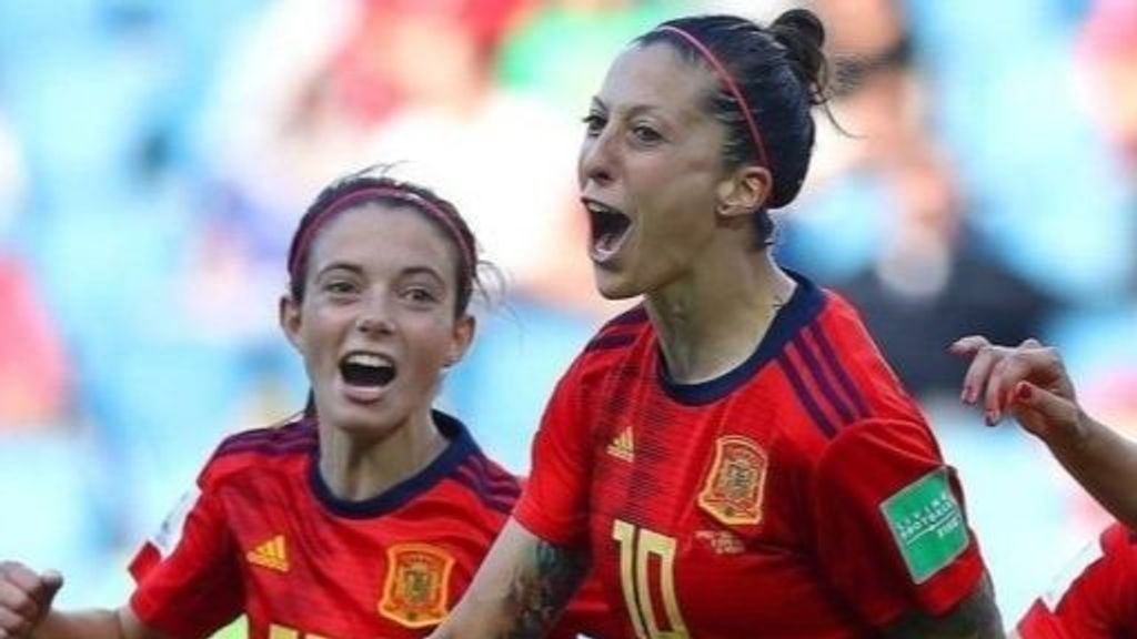 Aitana Bonmatí y Jenni Hermoso celebrando un gol con la selección