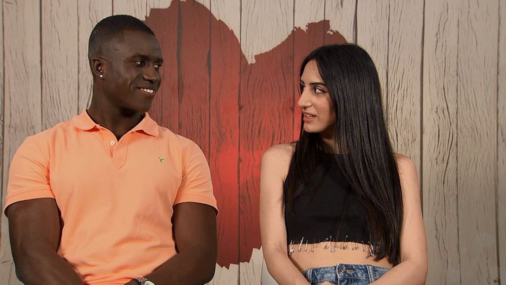 Andrea y Gómez durante su cita en 'First Dates'