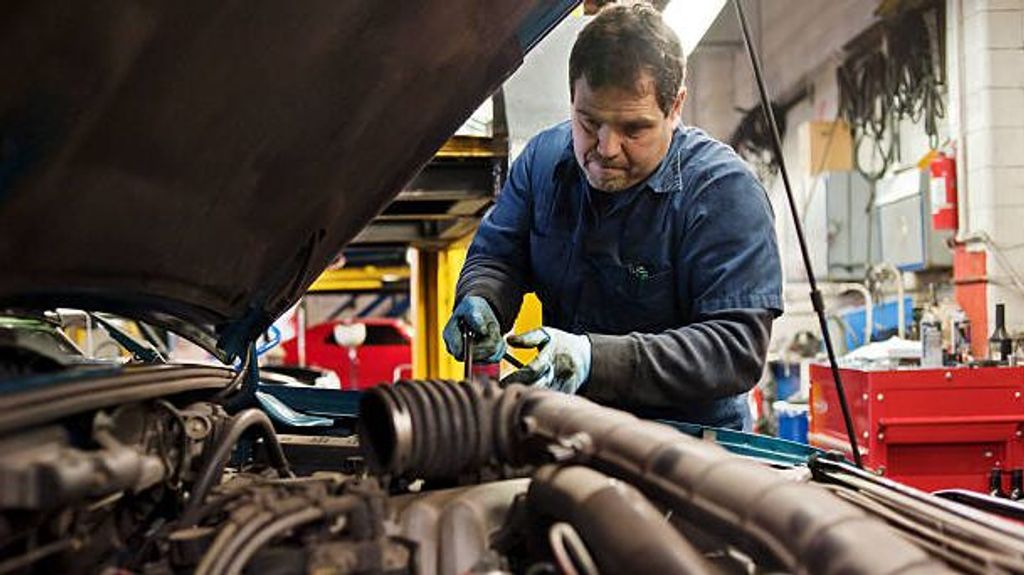 ¿Cuáles son los ruidos que pueden alertarnos de una avería en nuestro coche?