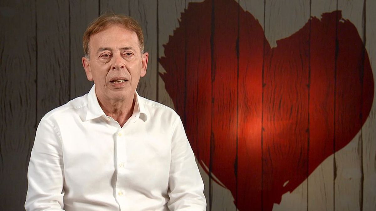 Después de estar con 3722 mujeres un soltero de ‘First Dates’ se conforma con encontrar a una que respire: “No estoy yo para pedir”