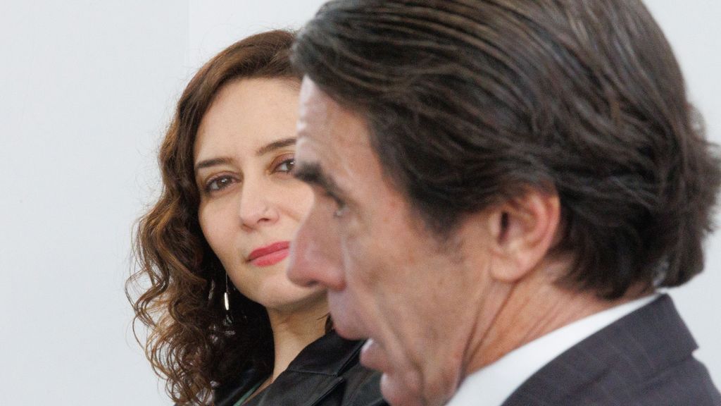 Isabel Díaz Ayuso escucha al expresidente Aznar en una imagen de archivo