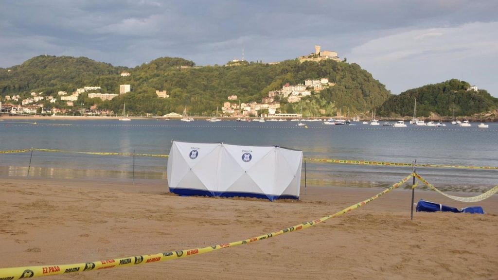 Aparece el cadáver de un hombre en la playa de la Concha