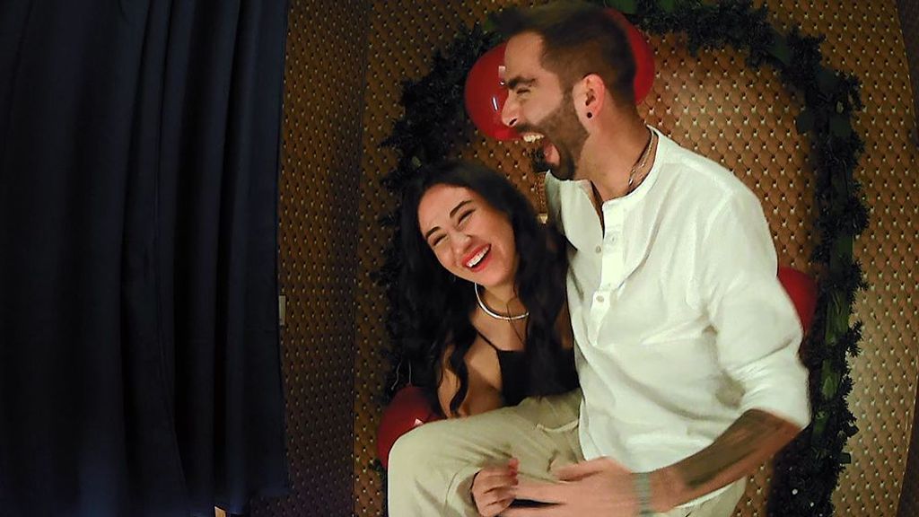 Julio y Sandra durante su cita en 'First Dates'