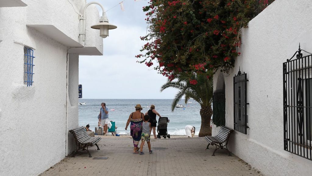 Agua Amarga, de aldea marinera a "refugio" de celebridades