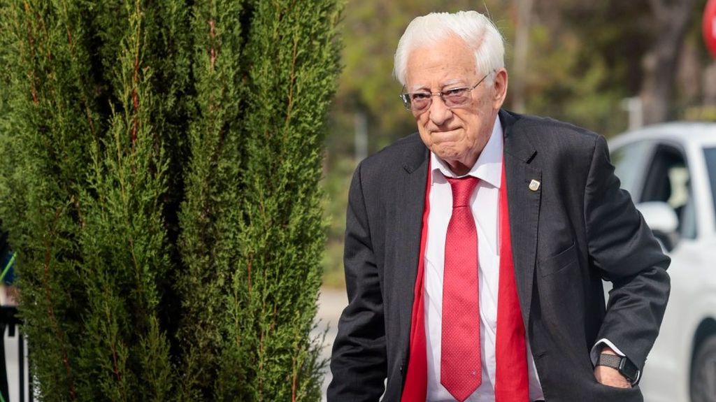 El Padre Ángel llega al tanatorio