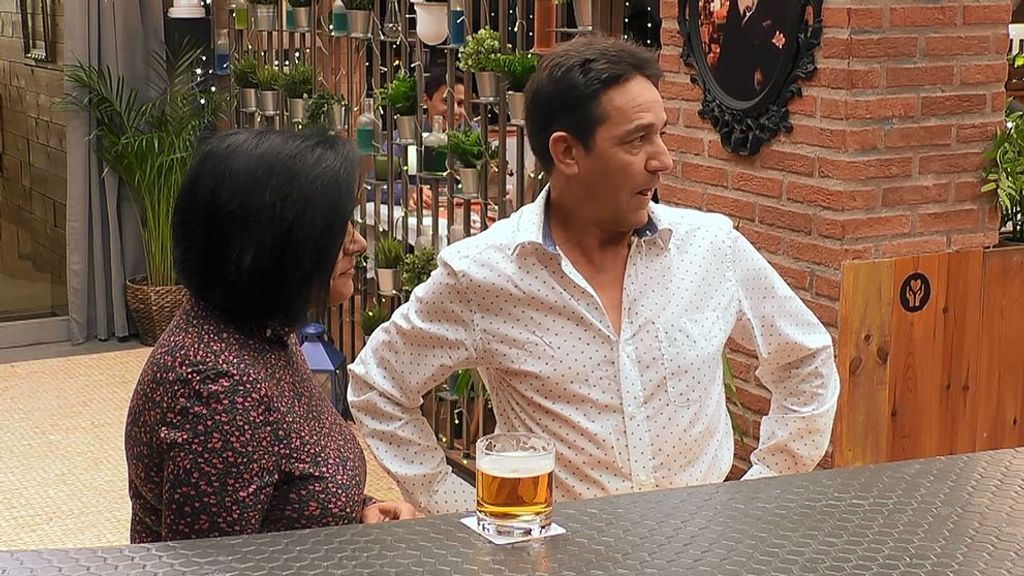 Emilio y Paz durante su cita en 'First Dates'