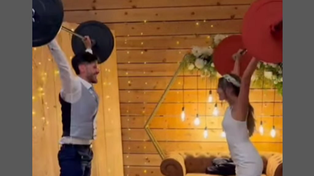 La boda viral de una pareja deportista en Ourense, con sesión de crossfit en la ceremonia