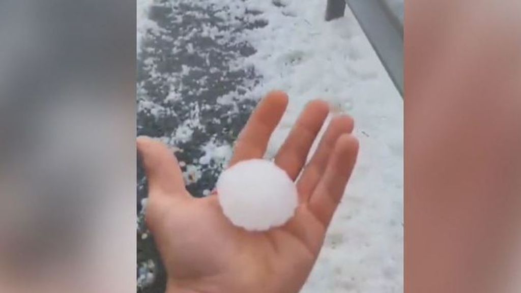 Una impresionante granizada provoca cuantiosos destrozos en Villatoya, Albacete