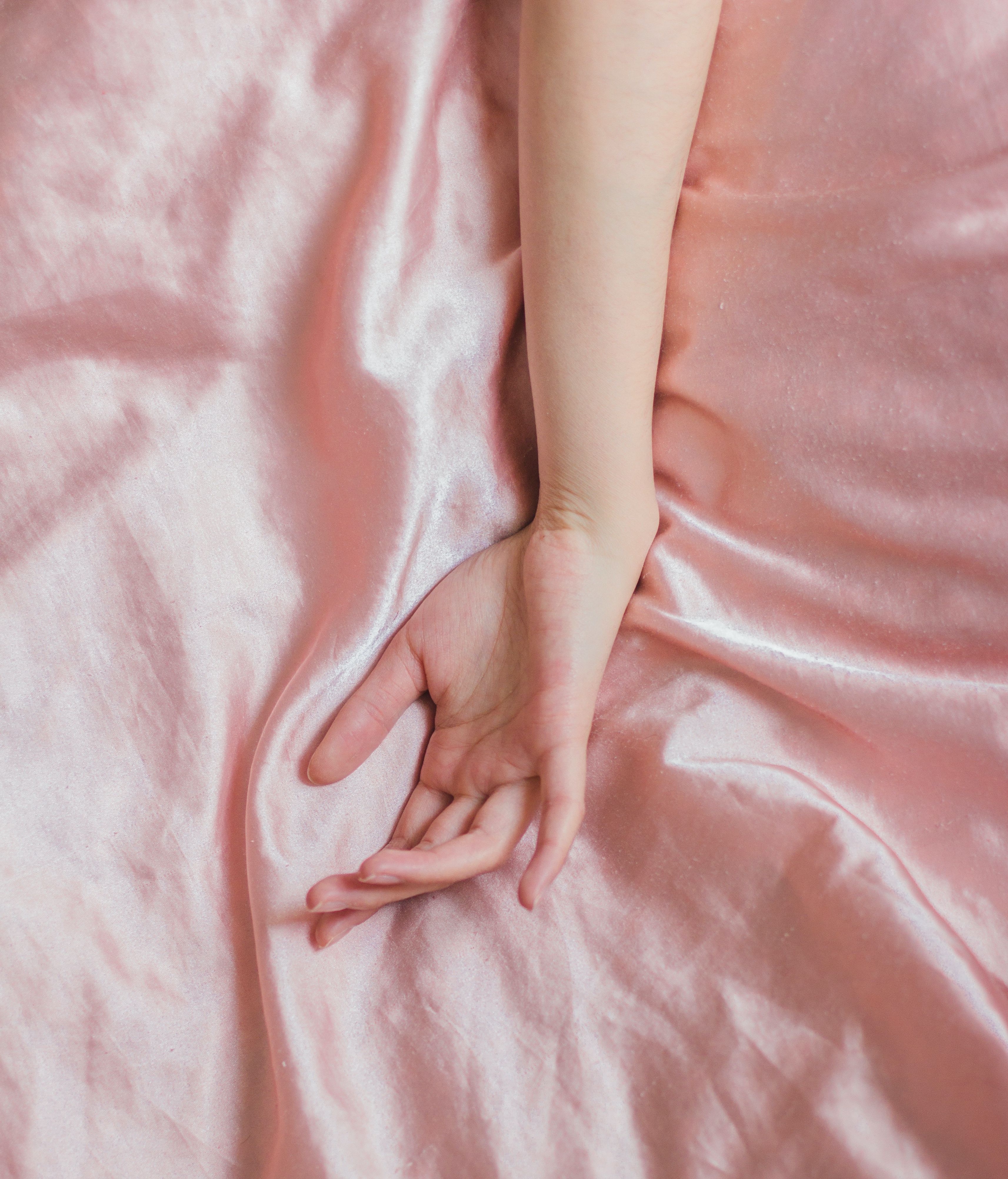La seda no absorbe tus cremas. FUENTE: Pexels