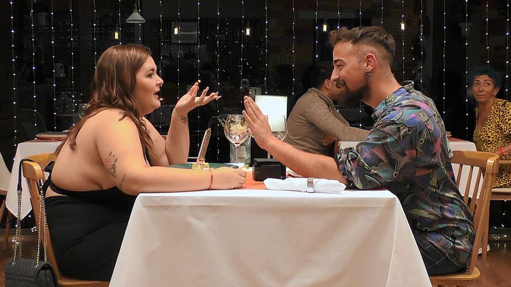 Nasir e Indhira durante su cita en 'First Dates'