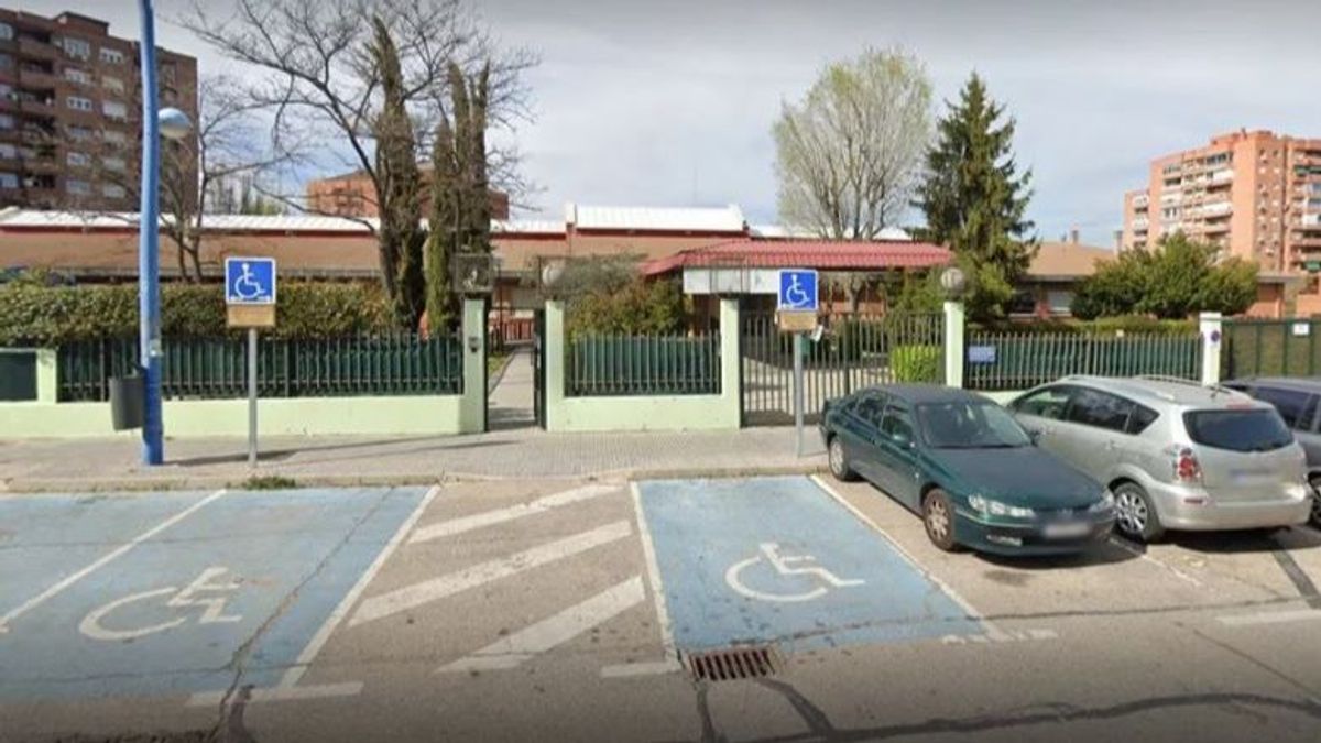 Niño con autismo olvidado en autobús Niño con autismo olvidado en autobús