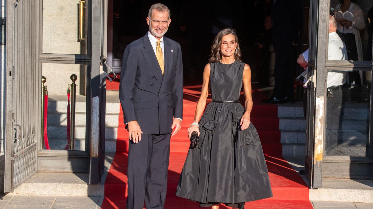 Don Felipe IV y Doña Letízia llegan al Teatro Real Don Felipe IV y Doña Letízia llegan al Teatro Real