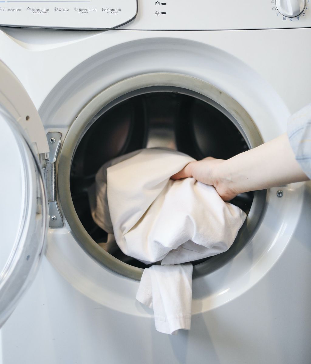 Limpia la goma de la lavadora con frecuencia. FUENTE: Pexels