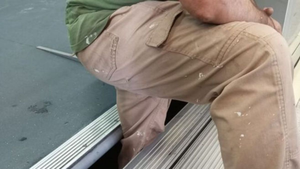 Rescatan a un hombre con una pierna atrapada entre el suelo de un vagón de metro y el andén en Sevilla