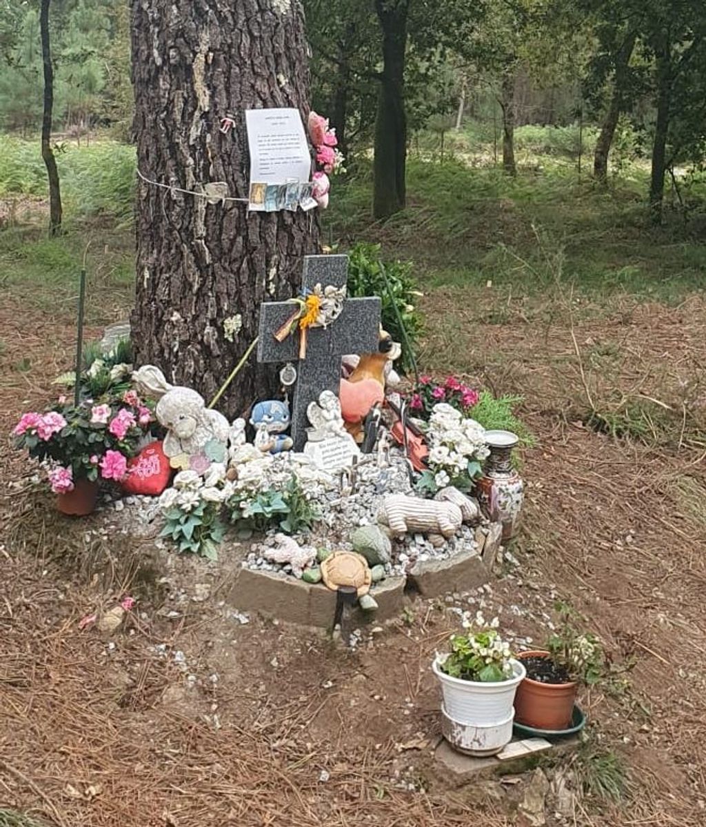 Altar en homenaje a Asunta en el monte de Teo