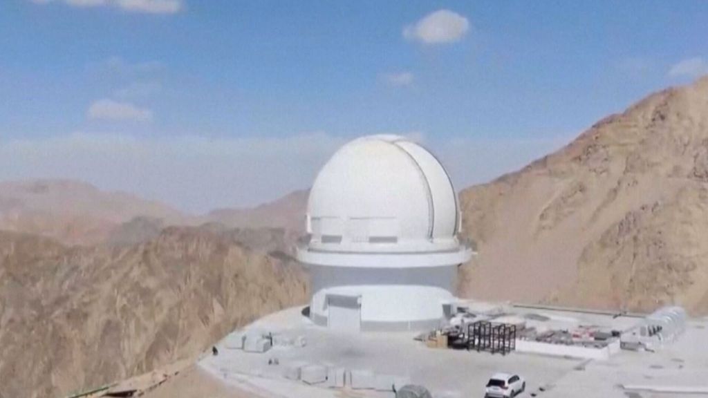 China estrena un telescopio gigante ubicado en tierras tibetanas