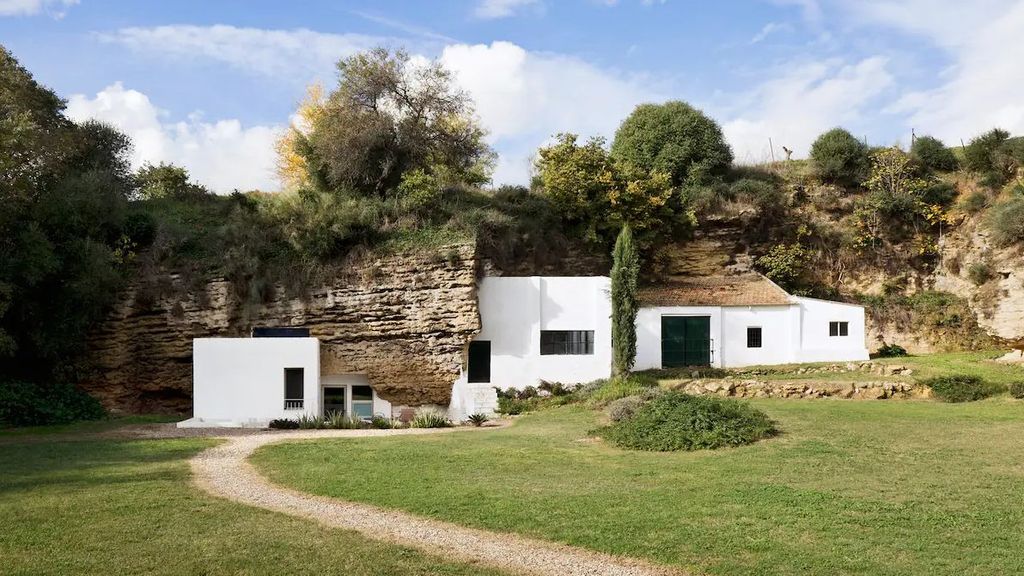 cueva andalucia