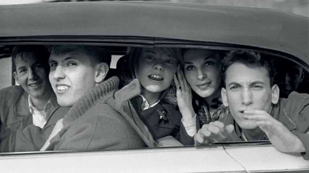 En 1964 un grupo de adolescentes hizo pellas en el instituto para ir a ver a sus ídolos. Serían inmortalizados por uno de ellos.