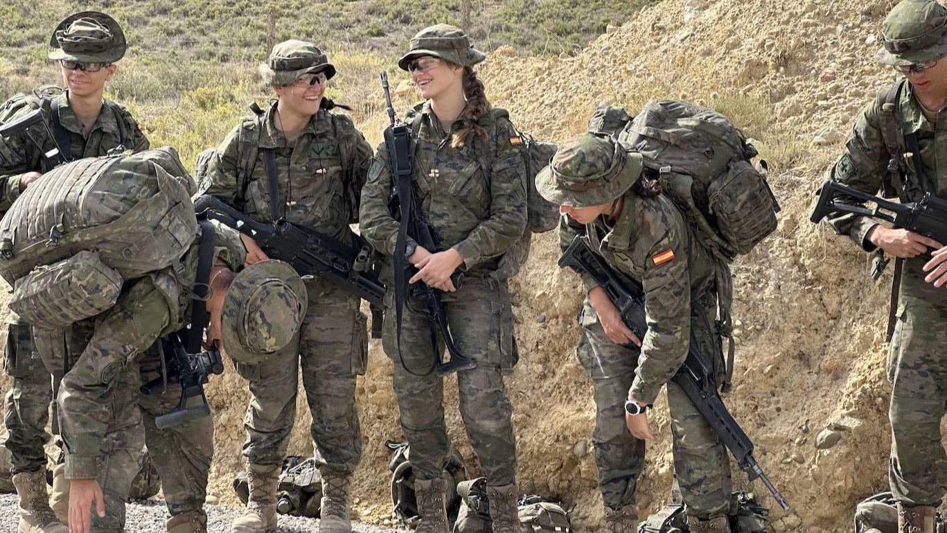 Leonor con otros cadetes