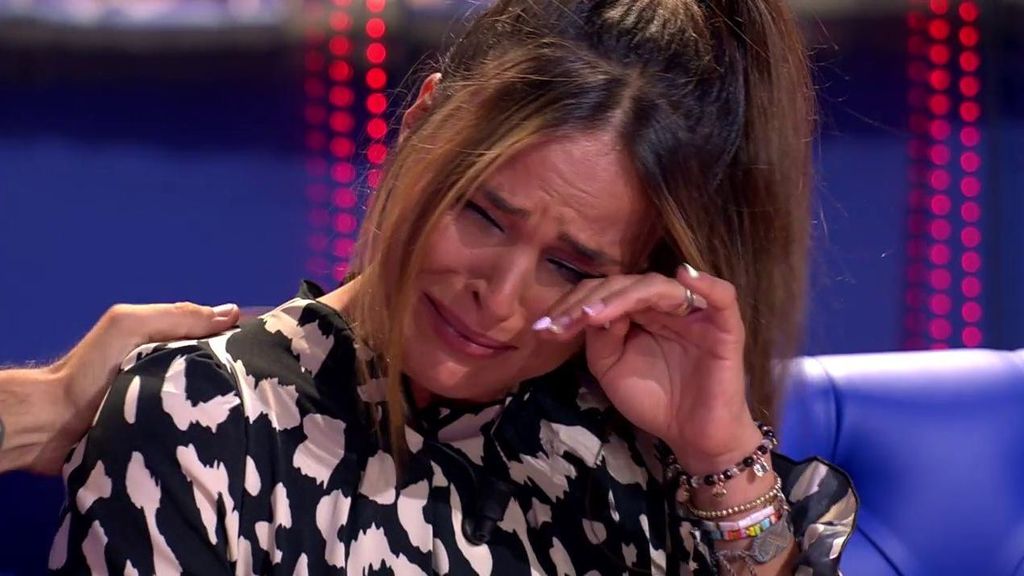 Marta Peñate llora desconsolada por el duro reproche de la madre de Oriana tras el fallecimiento del padre de Tony Spina